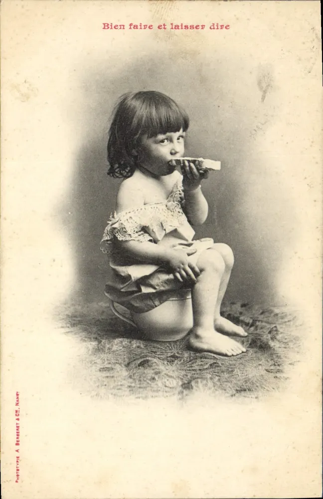 Kleine Mädchen, das ein Stück isst — Zitat 'Bien faire et laisser dire' — Fotograf A. Bressert & Cie, Nantes - Vorderseite
