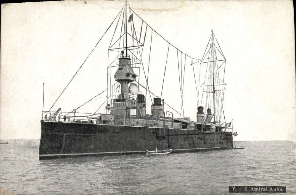 O Almirante Aube — cruzador da Marinha francesa — editor L. V. & Cie, Paris - Frente