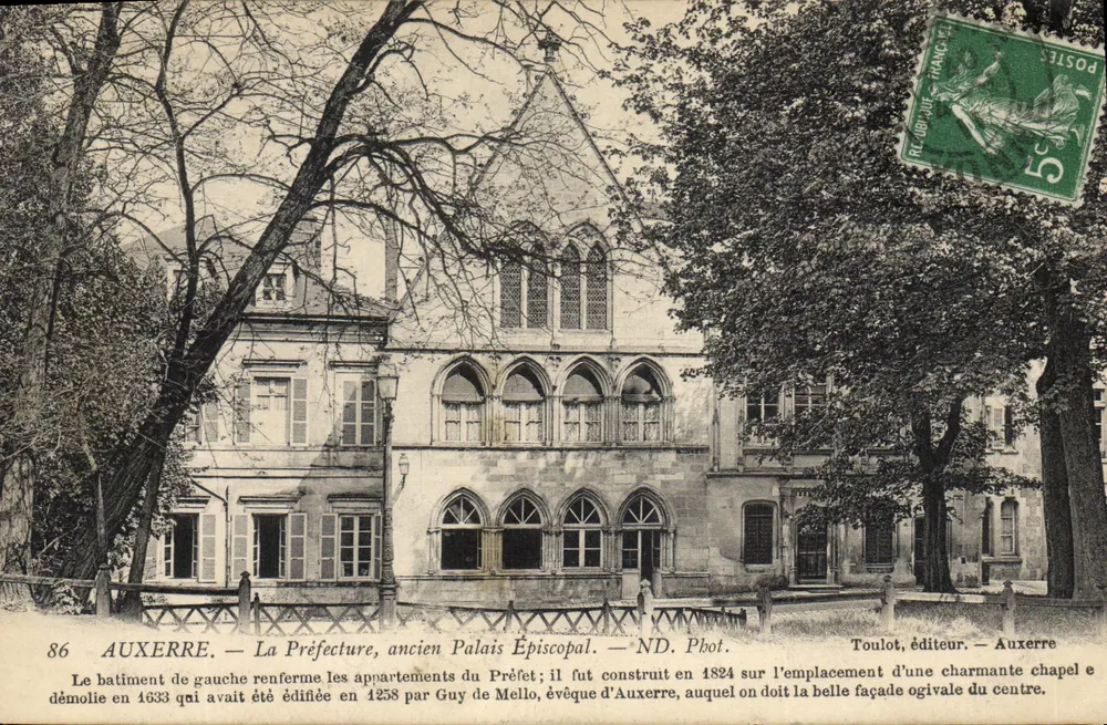 Auxerre — La Prefectura, antiguo Palacio Episcopal — ND. Fot. — Toulout, editor — n° 86 - Anverso