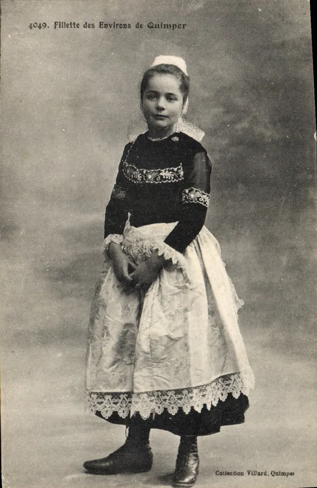 Menina dos Arredores de Quimper — Coleção Villard, Quimper, n° 4049 - Frente