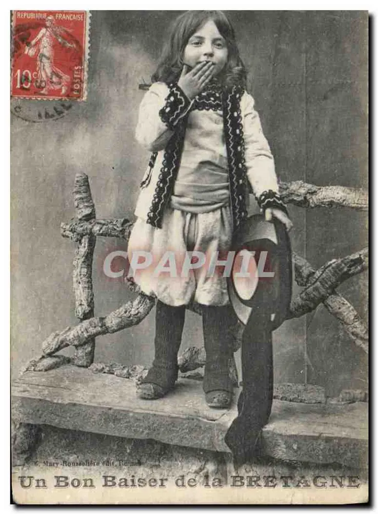 Un Bon Baiser de la BRETAGNE — jeune fille en costume traditionnel — éditeur Mary-Rousseau, Bénon - Frente