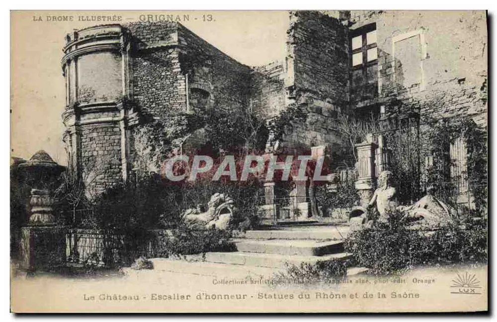 Grignan - Das Schloss - Ehrenstiege - Statuen des Rhône und Saône - Vorderseite