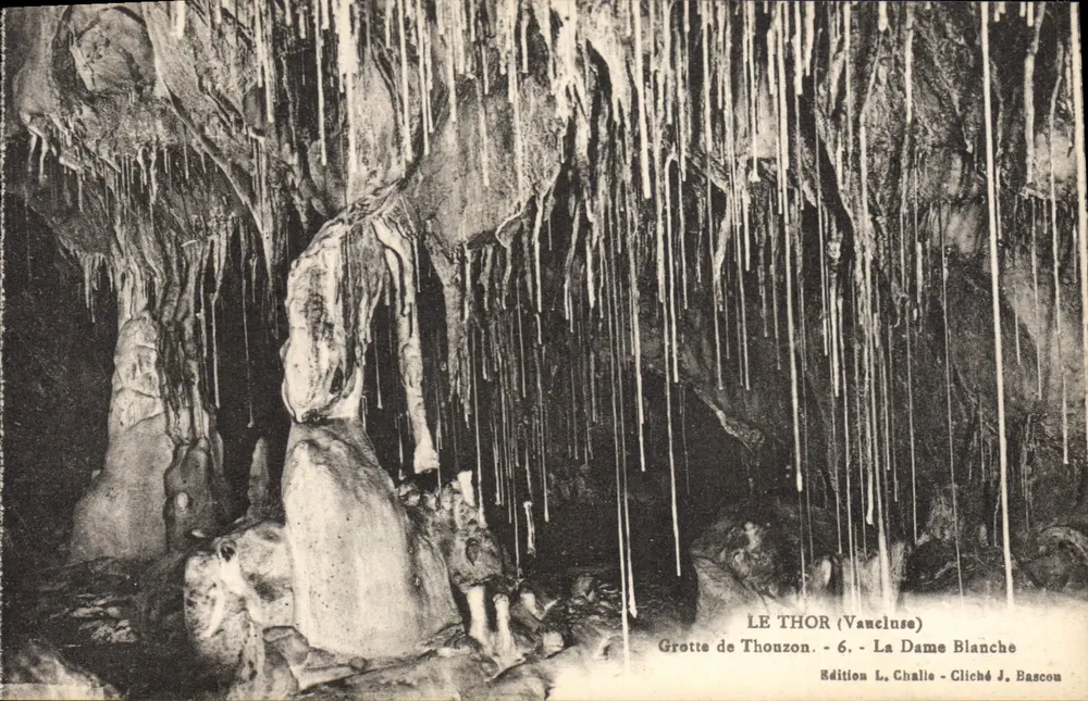Gruta de Thouzon - A Dama Branca — Edição L. Challe - Cliché J. Bascon - Frente