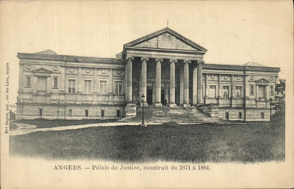 Angers — Palácio de Justiça, construído de 1871 a 1884 — Sra. Daguet, rua dos Leões, Angers - Frente