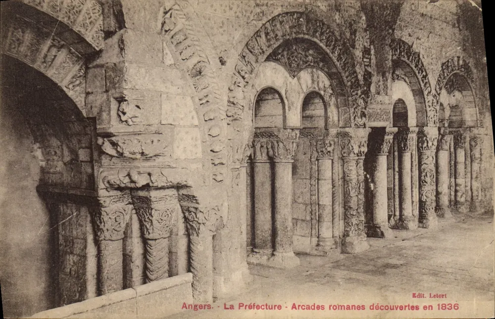 Angers - Die Präfektur - Römische Arcaden entdeckt 1836 — Verlag: Letort - Vorderseite