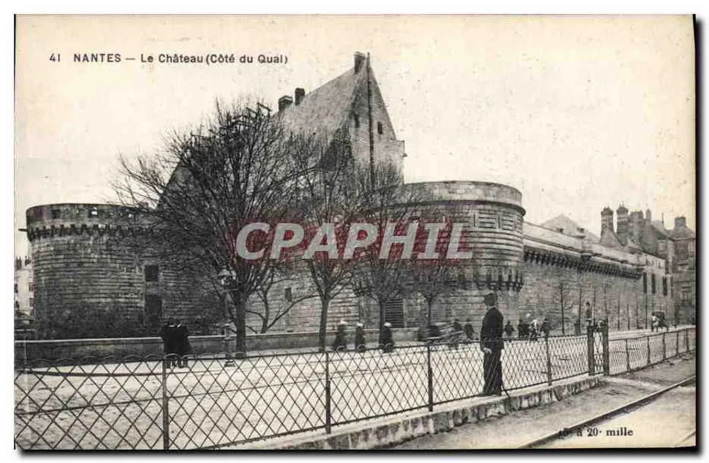 NANTES — O Castelo (Lado do Quai) — R. Chapeau, Nantes - Frente