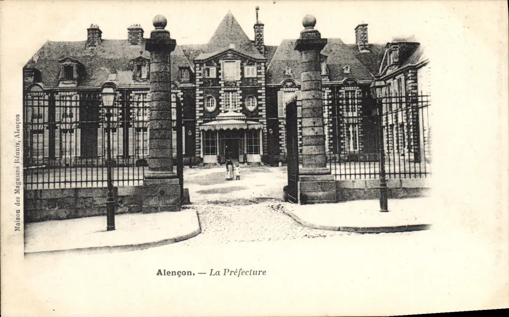 Alençon — A Prefeitura — Maison des Magasins Réunis, Alençon - Frente