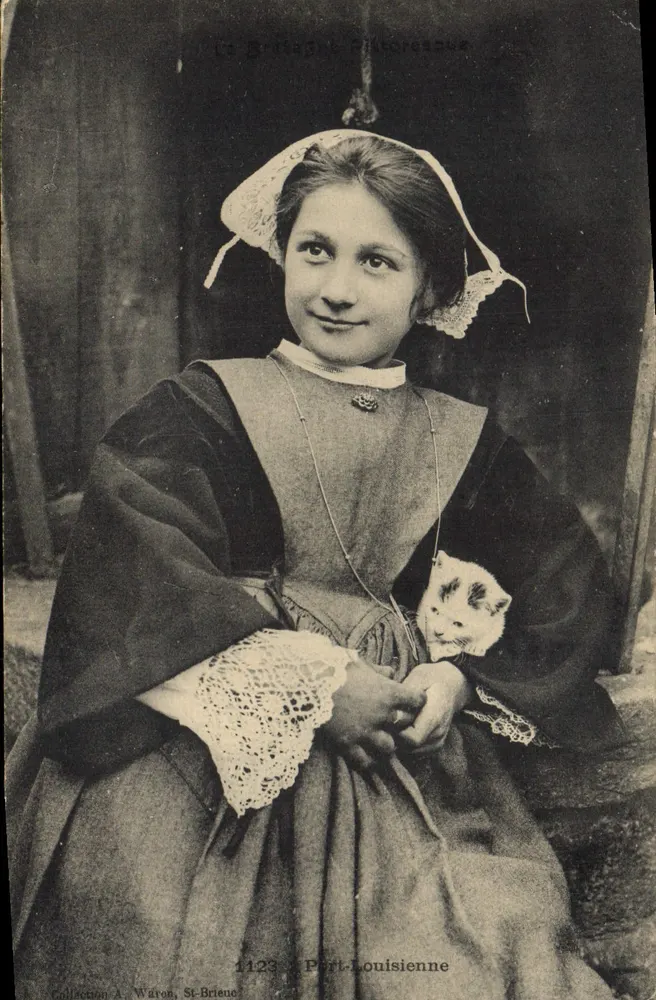 Mulher bretona segurando um gato — Coleção A. Waron, St-Brièue — n° 1123 - Frente