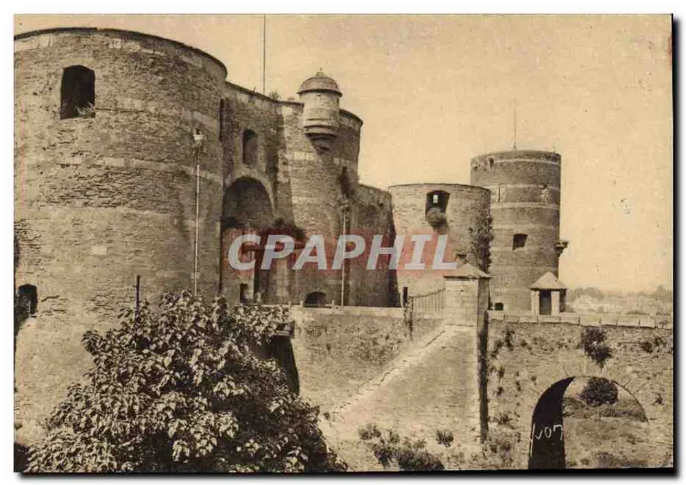 Angers — A Entrada do Castelo — Les Éditions de la Rue de Bretagne - Frente