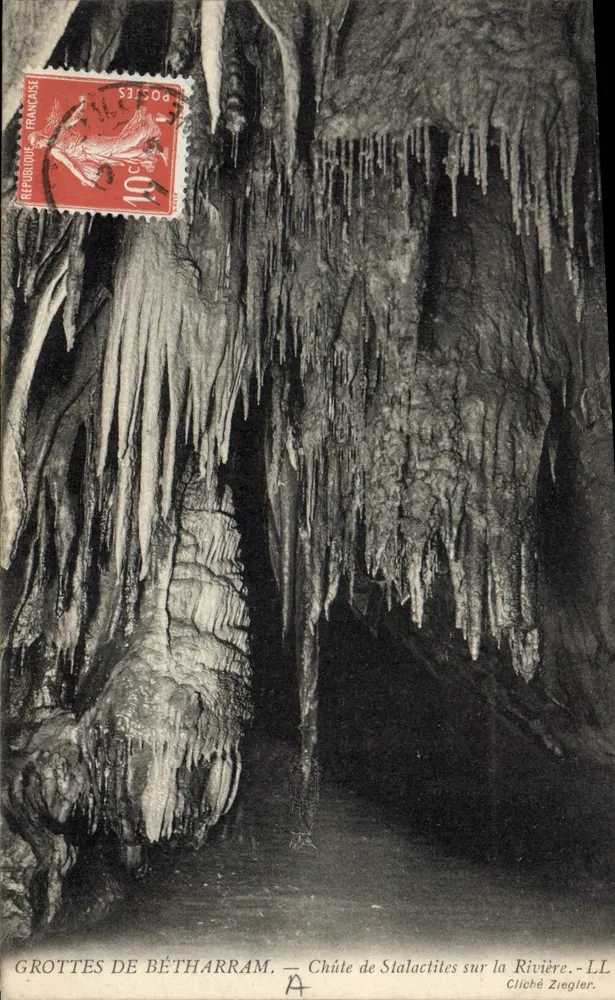 Grutas de Bétharram — Queda de Estalactites sobre o Rio — Cliché Ziegler - LL - Frente
