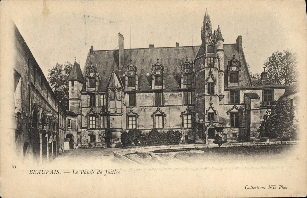 Beauvais — Le Palais de Justice — Collections ND Phot - Frente