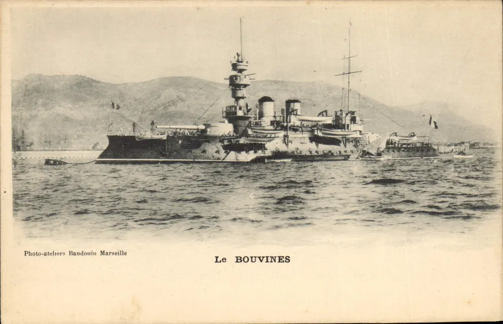 Le Bouvines — Navio de guerra francês — Photo-ateliers Baudouin Marselha - Frente