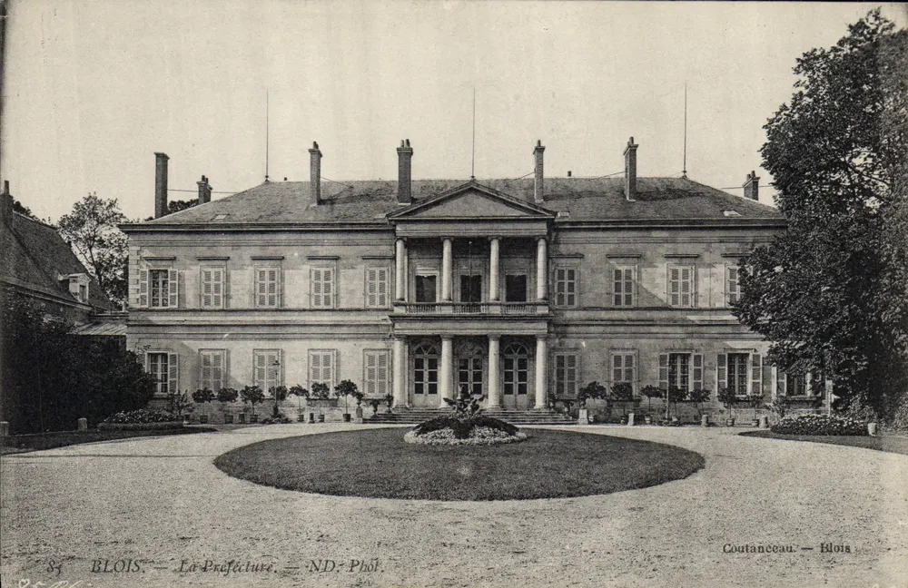 Blois — A Prefeitura — ND. Fot. Coutanécau — Blois - Frente