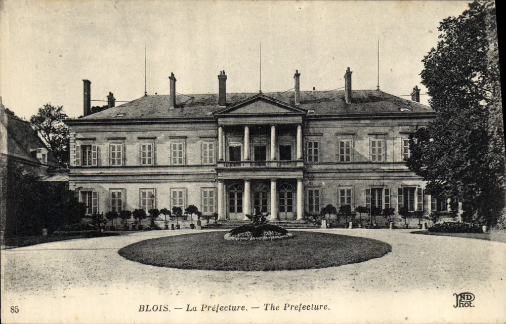 Blois — A Prefeitura — ND Phot. - Frente