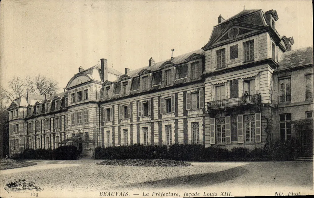 Beauvais — A Prefeitura, fachada Louis XIII — ND, Fot. n°119 - Frente