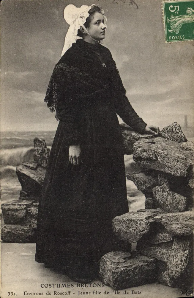 Junge Frau von der Île de Batz — Bretonische Kleidung — Éditeur : Roscoff, n° 331 - Vorderseite