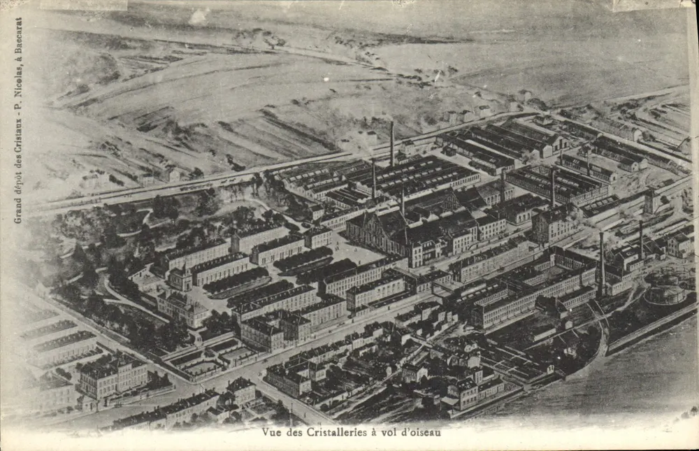 Vista della Fabbrica di Cristallo da un'Alta Prospettiva — Grande Deposito di Cristalli a Bascurat — P. Nicolas - Recto