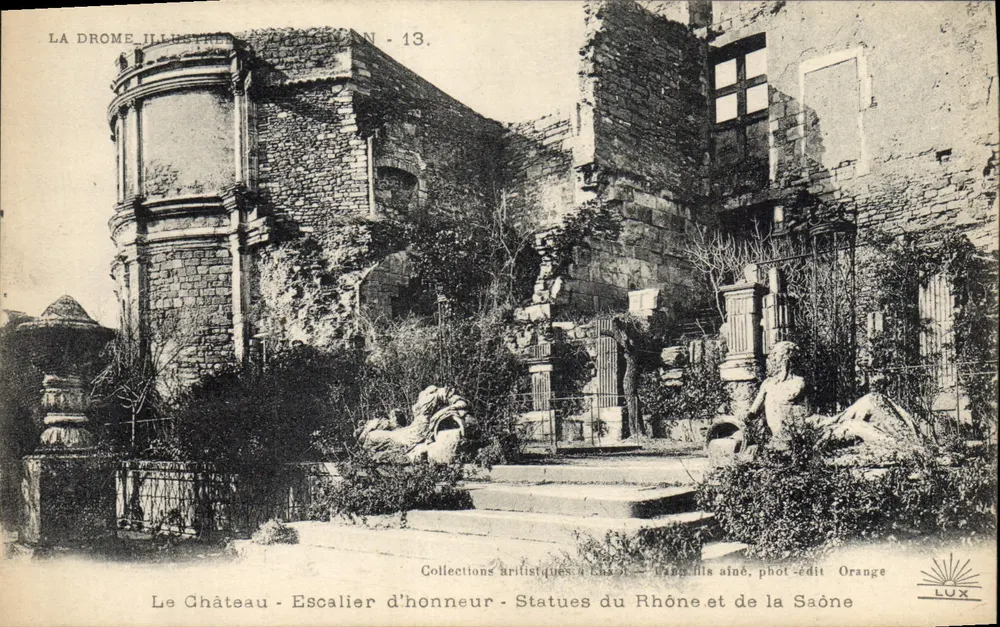 Das Schloss - Treppenhaus - Statuen des Rhône und der Saône — Künstlerische Sammlungen bei Lux - fotobearbeitet Orange - Vorderseite