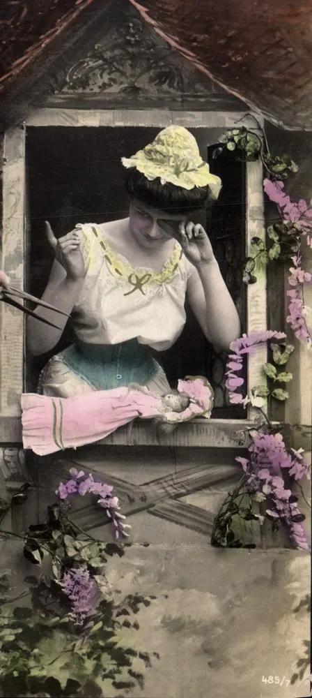Donna con pupazzo — scena dalla finestra — editore anonimo, n° 485/7 - Recto