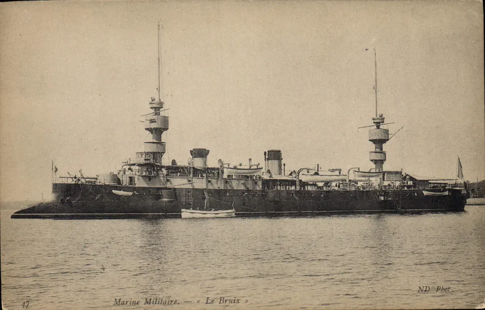 Le Bruix — Cruiser da Marinha Militar — ND Phot - Frente
