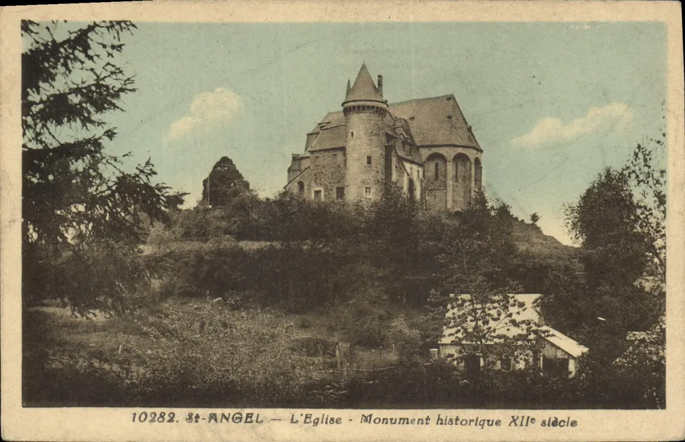 St-ANGEL — L'Église — Monument historique XIIe siècle - Voorkant