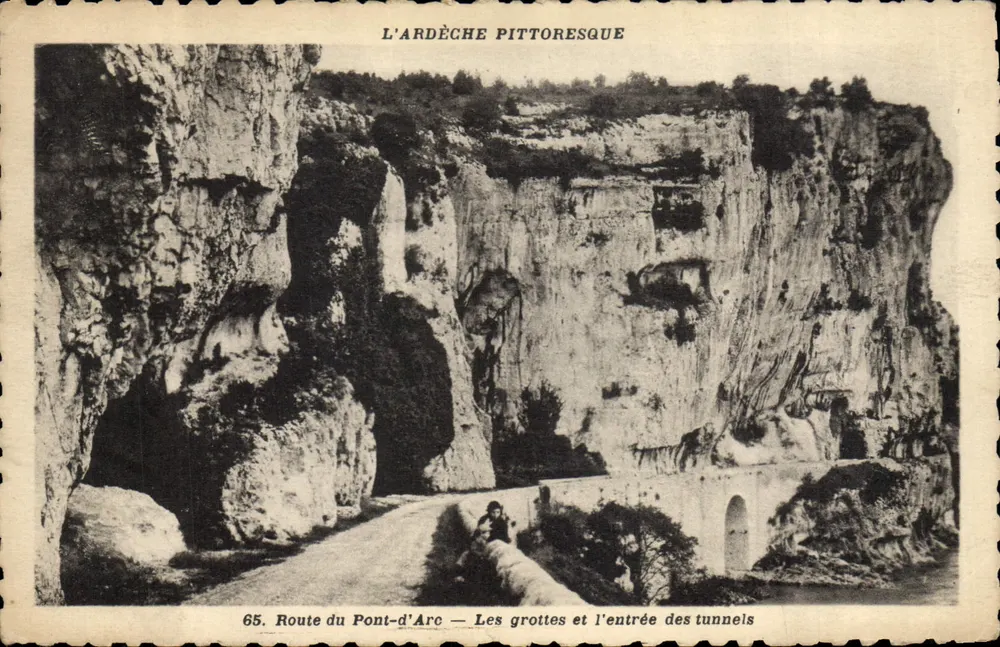 Pittoreske Ardèche — Route du Pont-d'Arc — Die Höhlen und der Tunnel-Eingang — P. Dupont, Verlag - Vorderseite
