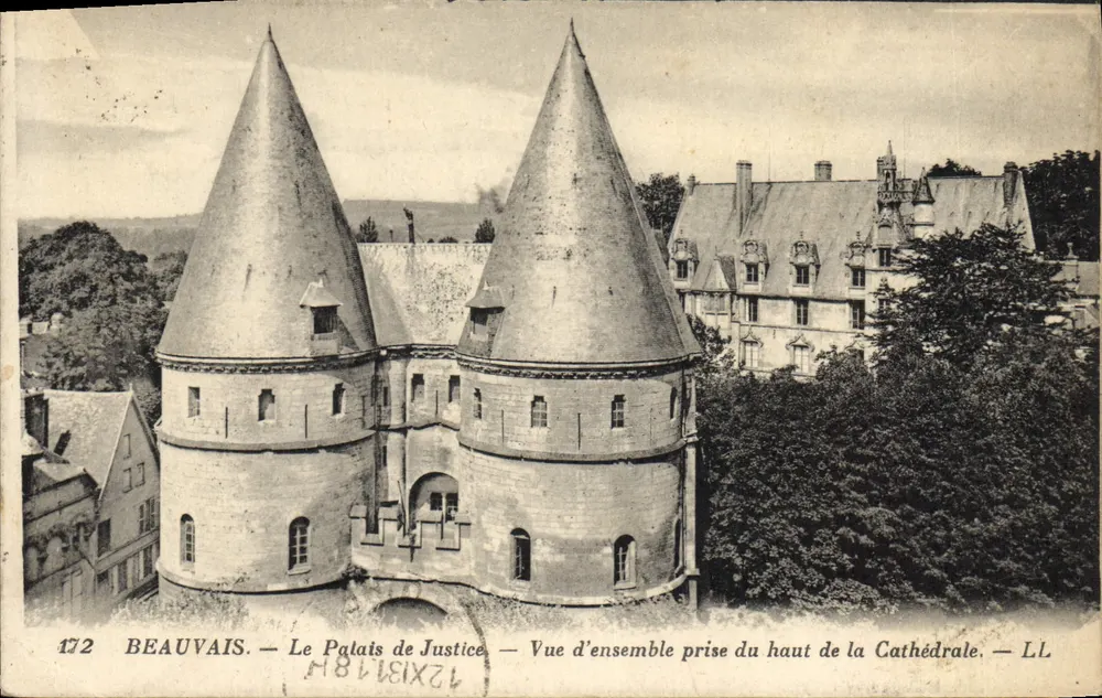 Beauvais — Das Gerichtsgebäude — Gesamtansicht vom Dach der Kathedrale — LL - Vorderseite