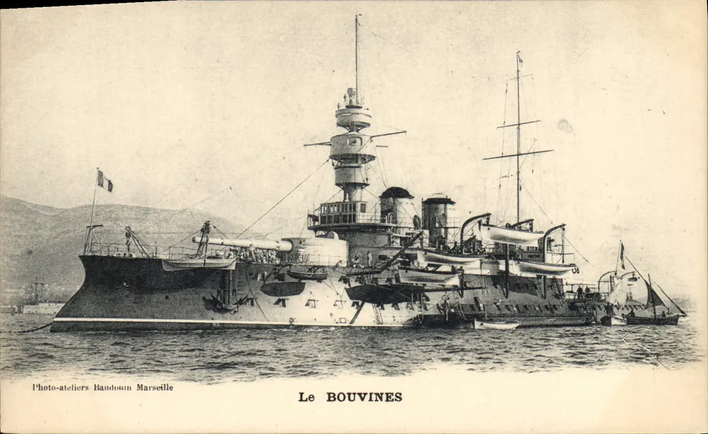 O BOUVINES — Navio de guerra francês — Photo-ateliers Baudoun Marselha - Frente