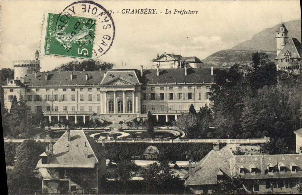Chambéry - A Prefeitura — vista panorâmica com jardim e montanhas — editor anônimo, número de série não visível - Frente