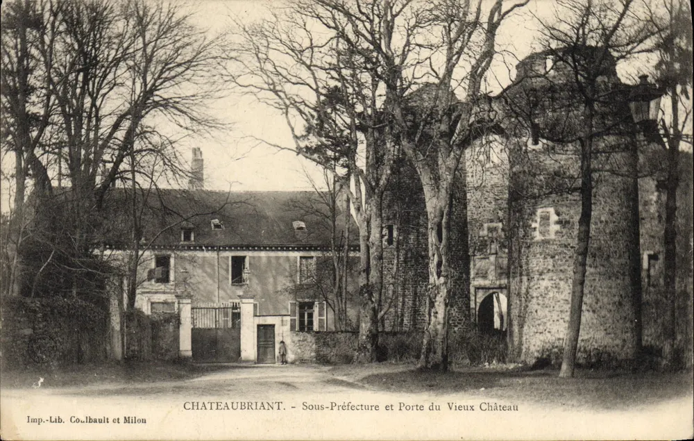 Châteaubriant — Unterprefektur und Tor des alten Schlosses — Imp. Lib. Coulbault et Milon - Vorderseite