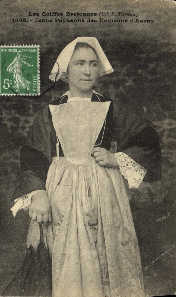 Jovem Camponesa dos Arredores de Auray — Col. E. Hémonie — 1006 - Frente