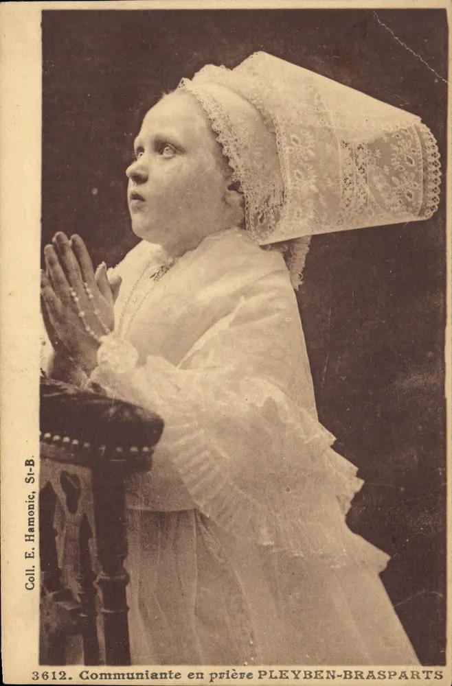 Kommunionmädchen in Gebet — Pleyben-Brasparts — Coll. E. Hamonic, St-B. n° 3612 - Vorderseite