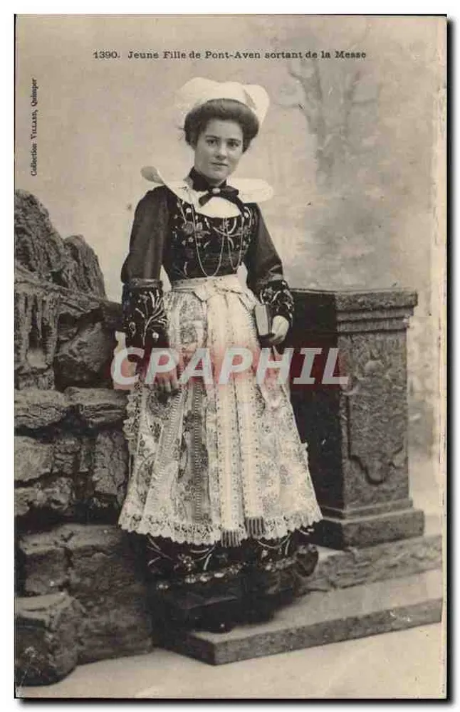 Junge Frau aus Pont-Aven, die die Messe verlässt — Sammlung Vizian, Quimper, n°1390 - Vorderseite