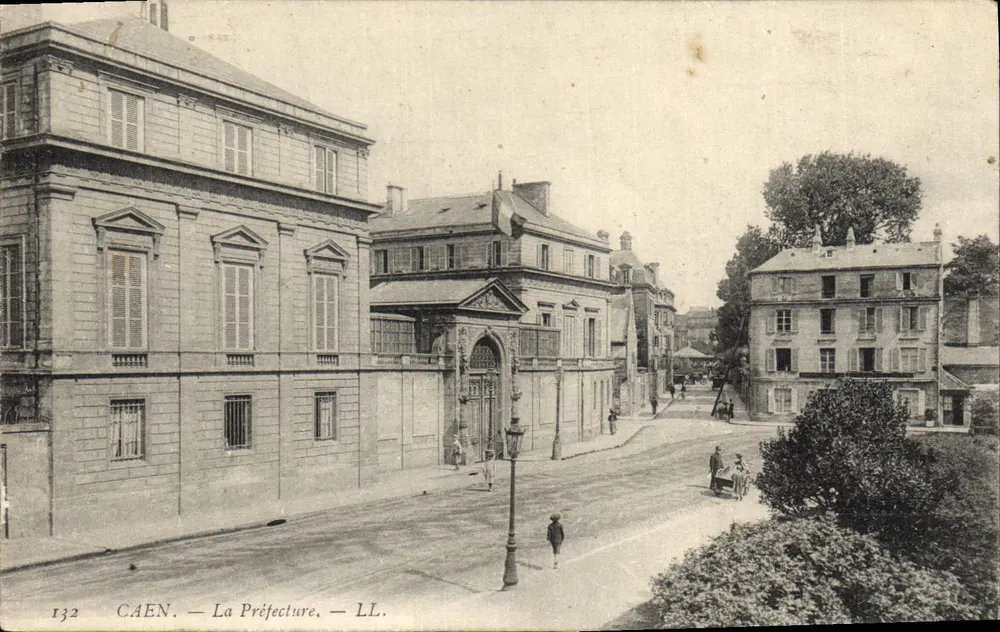 Caen — A Prefeitura — LL. — n° 132 - Frente