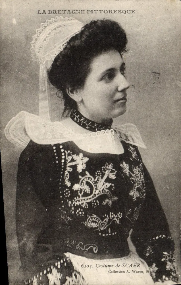 A Bretanha Pittoresca — Traje de SCAER — Coleção A. Waron, St-Yann - Frente
