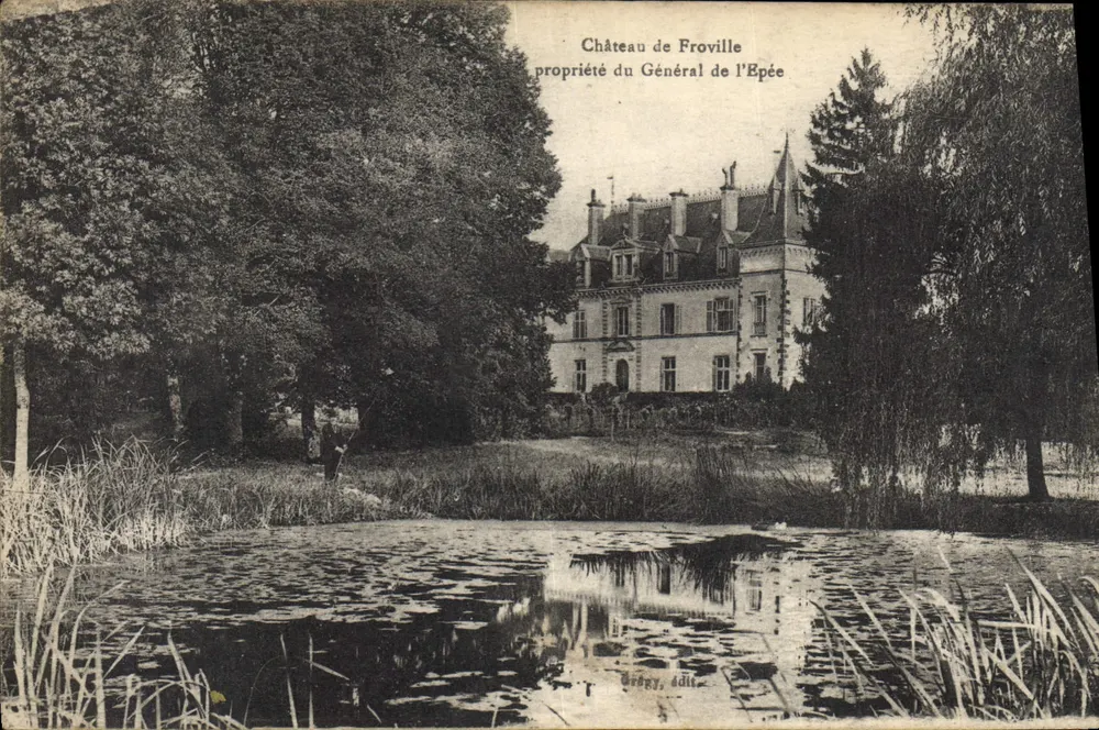 Castelo de Froville — propriedade do Geral de l'Épée — editor Urbey - Frente