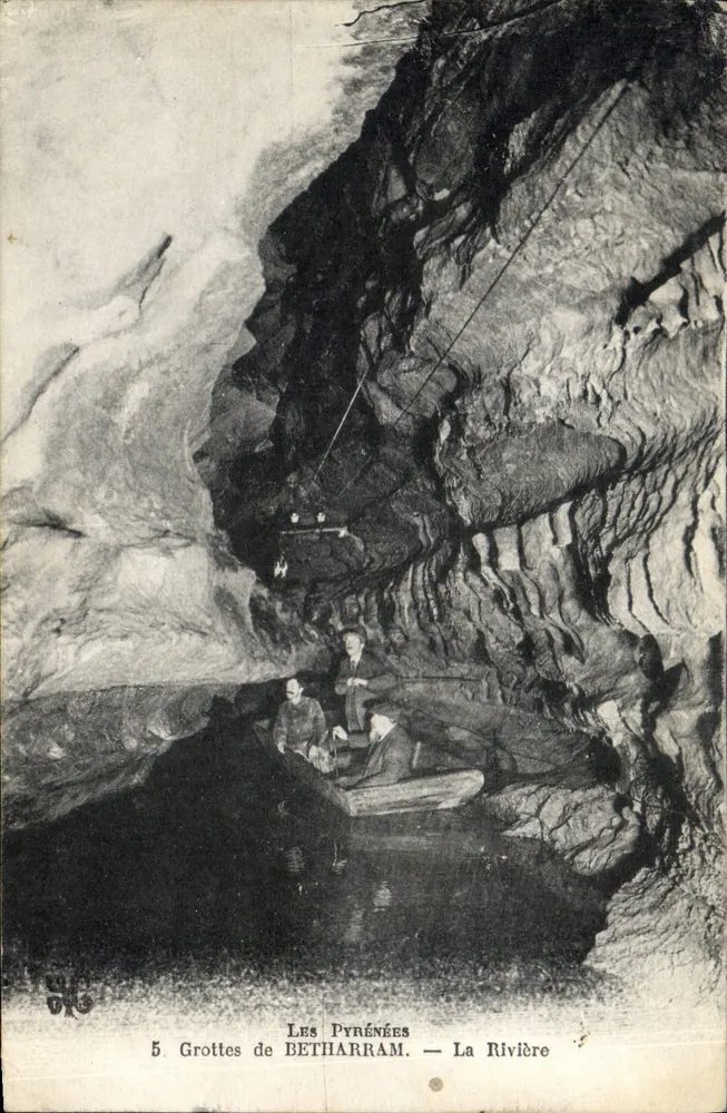 Grutas de BETHARRAM — A Rio — Os Pirineus - Frente