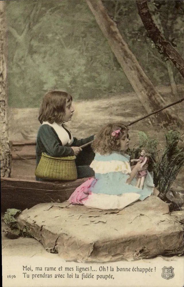 Zwei Kinder in einem Boot — Fischereiszene mit Puppe — anonymer Verlag, Nr. 1676 - Vorderseite