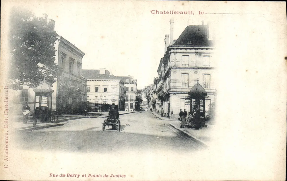Chatellerault, le — Rue du Berry et Palais de Justice — Édit. Arambourou - Frente