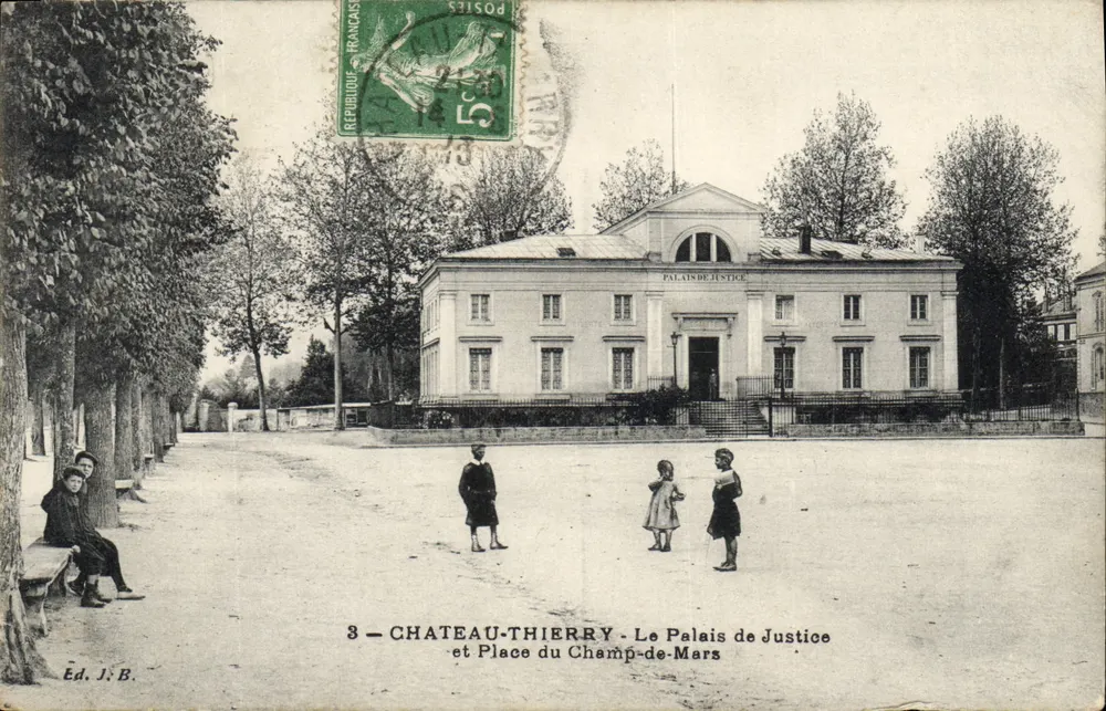 Château-Thierry - Das Palast der Justiz und der Champ-de-Mars-Platz — Verlag J. B. n°3 - Vorderseite