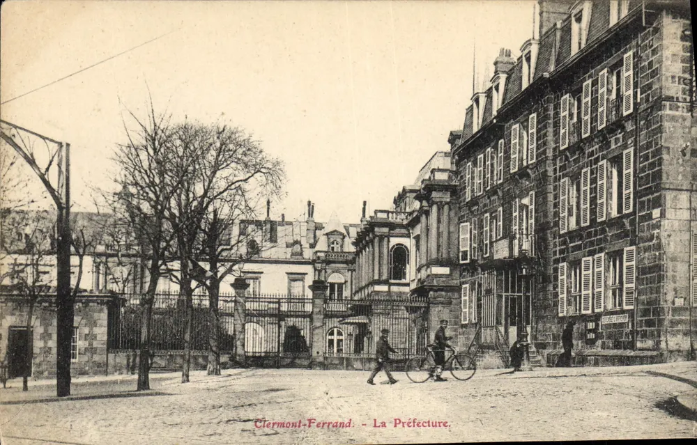 Clermont-Ferrand - A Prefeitura — editor Gens-Labat, n° II - Frente