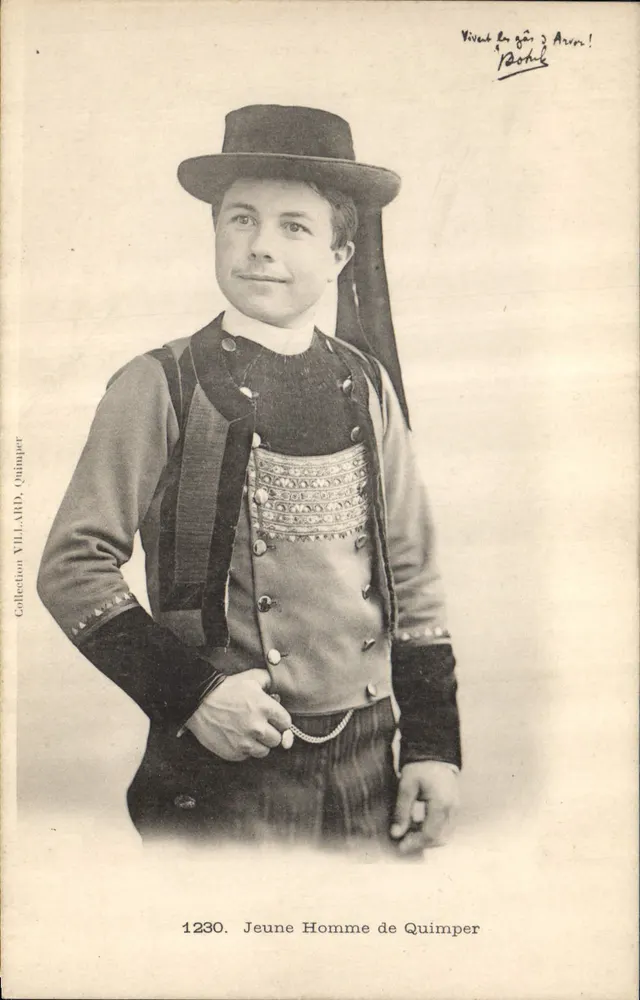 Jovem Homem de Quimper — traje tradicional — Coleção VILLARD, Quimper, n°1230 - Frente