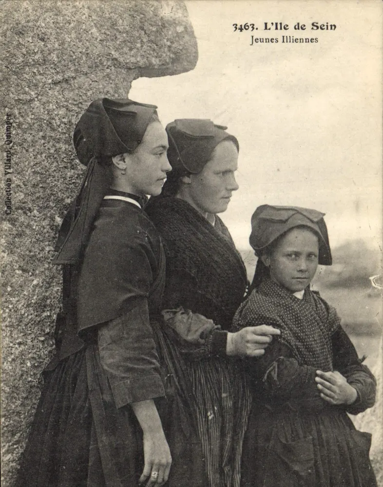 A Ilha de Sein — Jovens Illiennes — Coleção Yullage, Quimper - Frente
