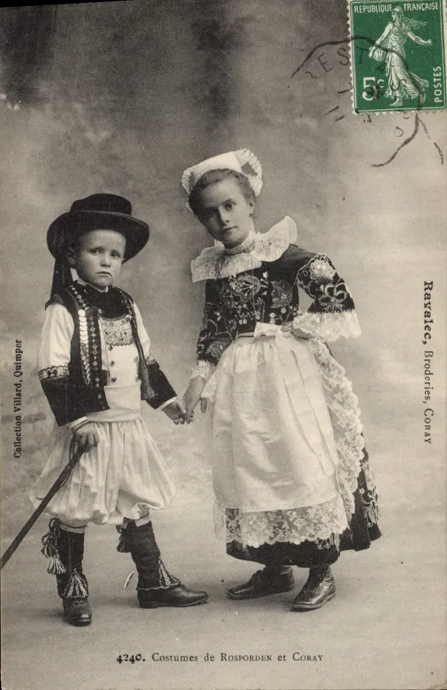 Zwei Kinder in Kostümen von Rosporden und Coray — Sammlung Villard, Quimper — n° 4240 - Vorderseite