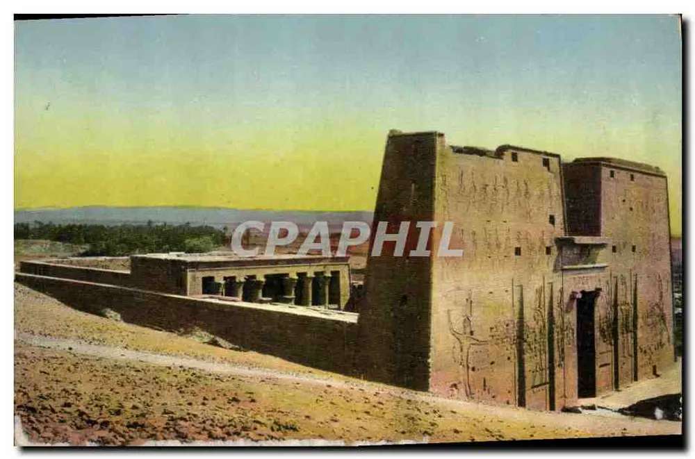 Edfu — Der Tempel des Horus, allgemeiner Blick — EDFU - Der Tempel des Horus, allgemeiner Blick - Vorderseite