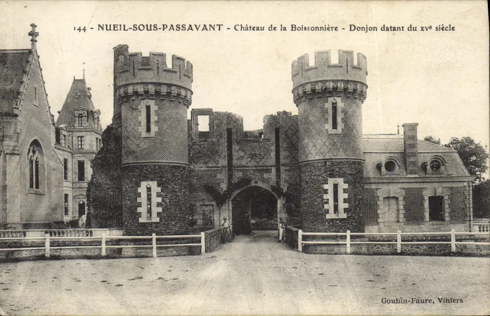 Nueil-sous-Passavant — Schloss la Boissonnière — 15. Jahrhundert-Turm — Goublin-Faure, Vihiers - Vorderseite
