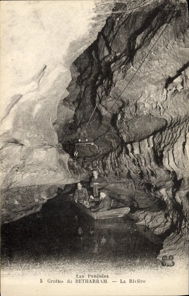 Grutas de Bétharram — O Rio — Os Pirineus - Frente