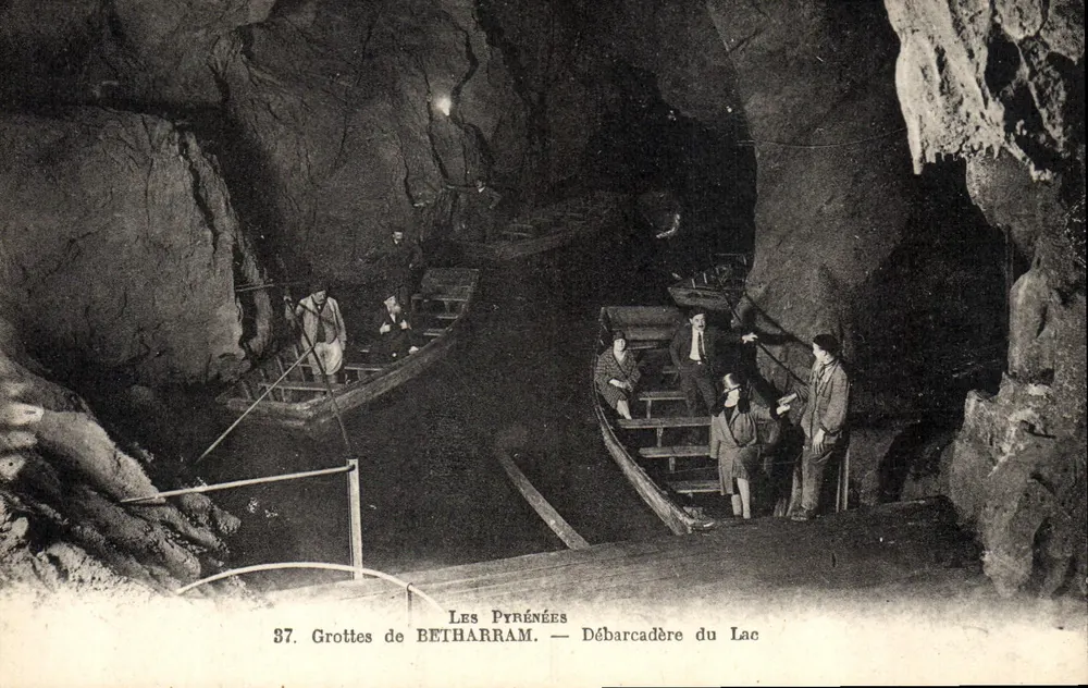Grottes de BETHARRAM — Embarcadouro do Lago — Os Pirineus - Frente