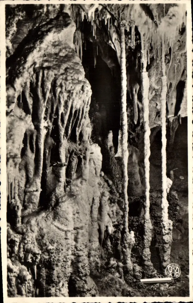 Aven d'Orgnac (Ardèche) — Die Colonnaden von 'Salle Glory' — Foto Albert Perrin, Pont-Saint-Esprit (Gard) - Vorderseite