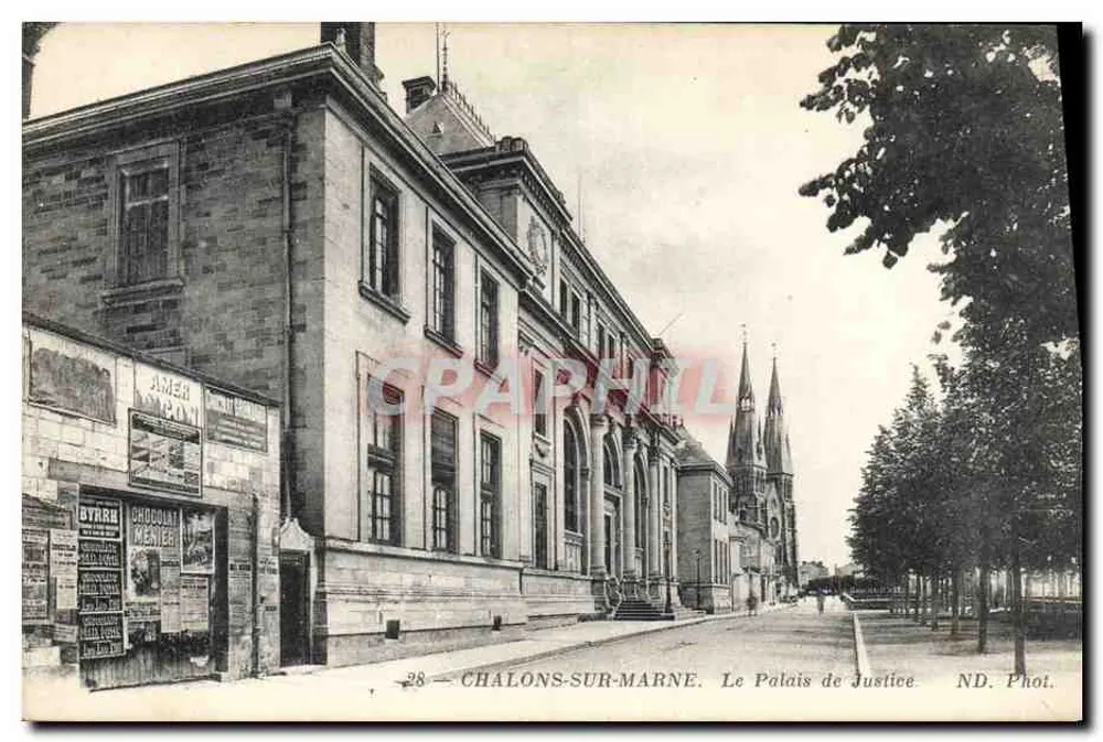 Chalons-sur-Marne — O Palácio de Justiça — ND. Fot. - Frente